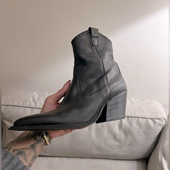 SOLD * Western Boots 🖤 SOLD - Picture 3 of 8